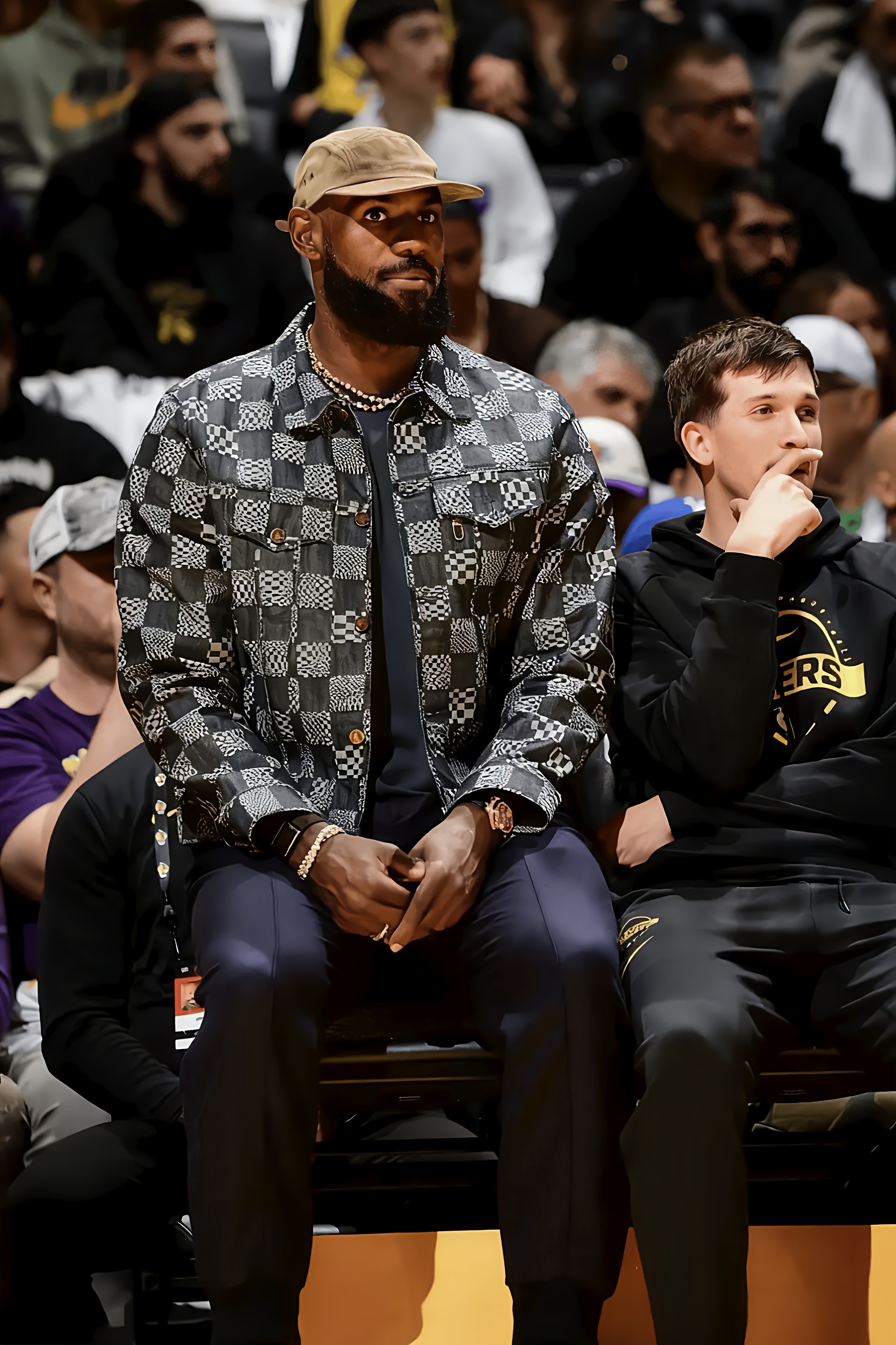 英雄联盟S15-赛地聚焦——NBA常规赛国际比赛日热度飙升，迈阿密热火状态回暖，震撼外界，训练强度明显提升的简单介绍